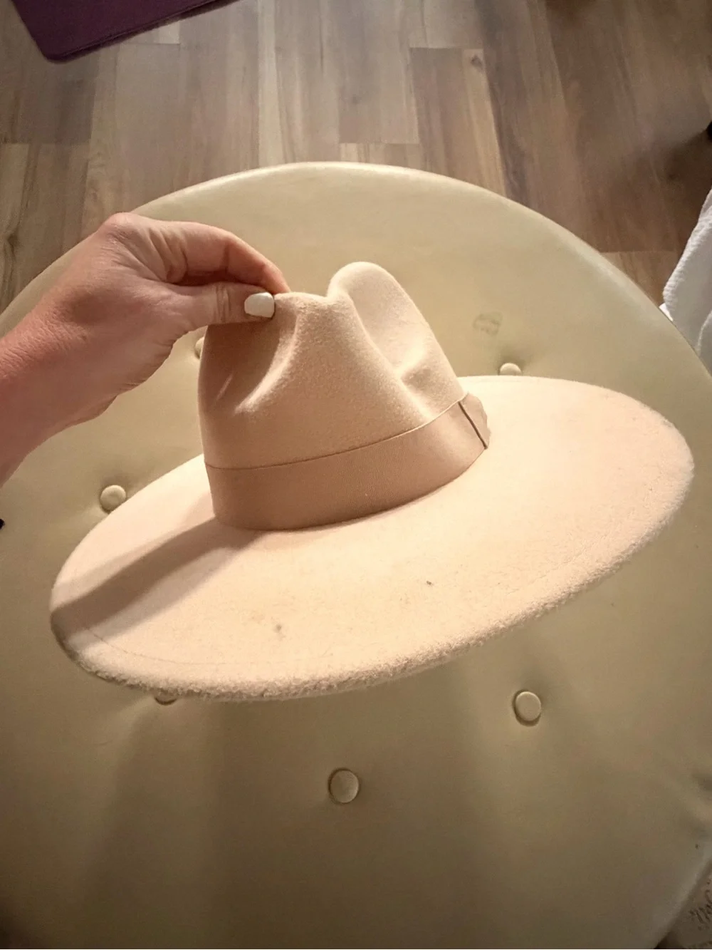 Women’s Wide-Brim Felt Fedora Hat in Ivory